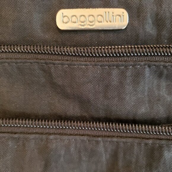Beautiful Baggalini Bag - Picture 5 of 6